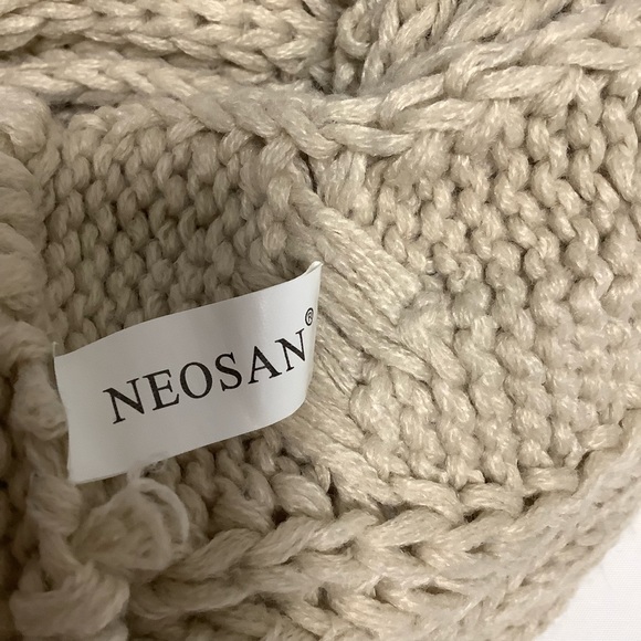 Neosan Women loop beige chunky infinity scarf (W454) - Picture 3 of 8